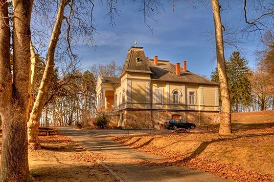 A renovated castle in Szőlőskislak