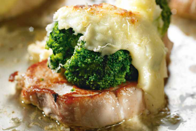Baked pork chops with broccoli and cheese + Dveri Pax, Laški Rizling 2015