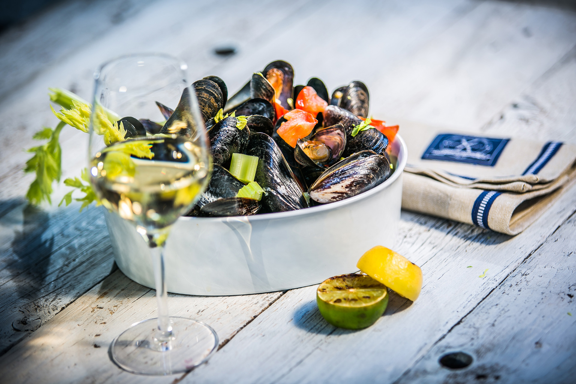 Mussels in white wine with tomatoes and celery