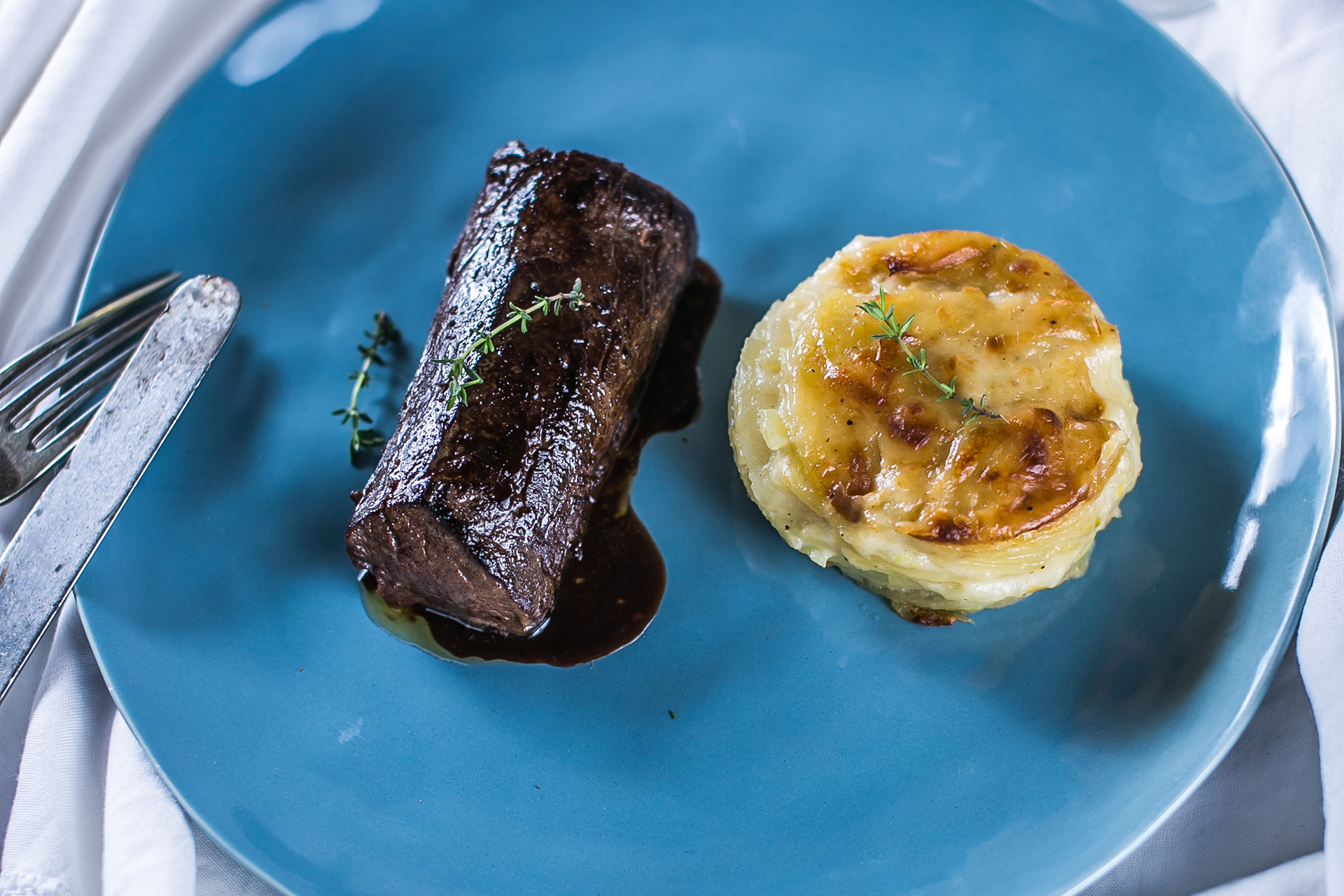 Saddle of venison with coffee jus and potato gratin + Miloš, Stagnum 2006