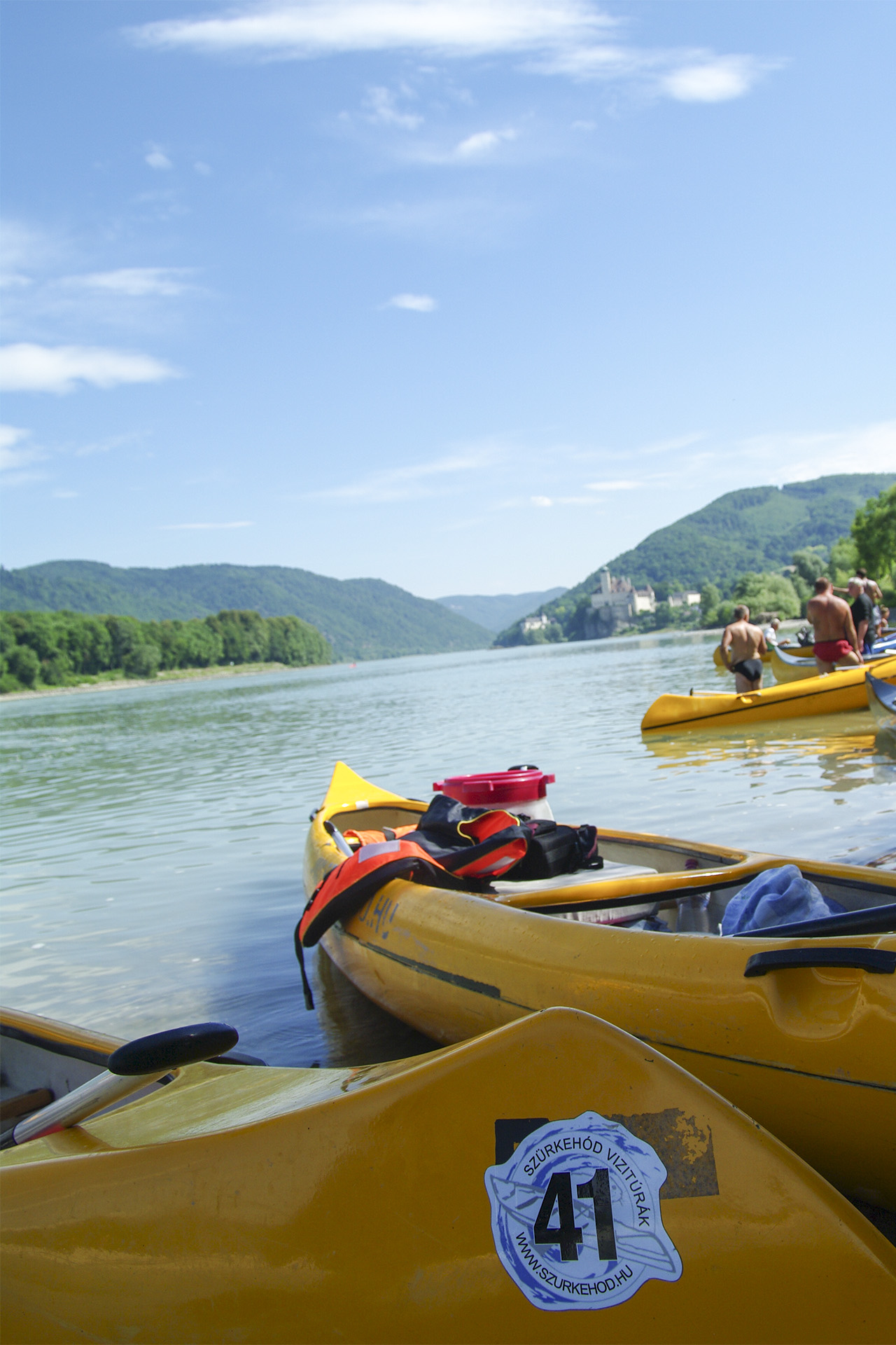 ws_wine_paddling_austria_canoe.jpg